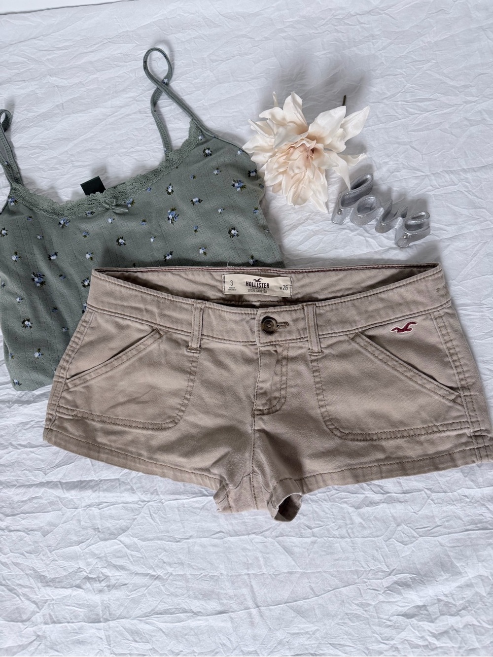 VINTAGE Hollister Low-Rise Khaki Cargo Shorts